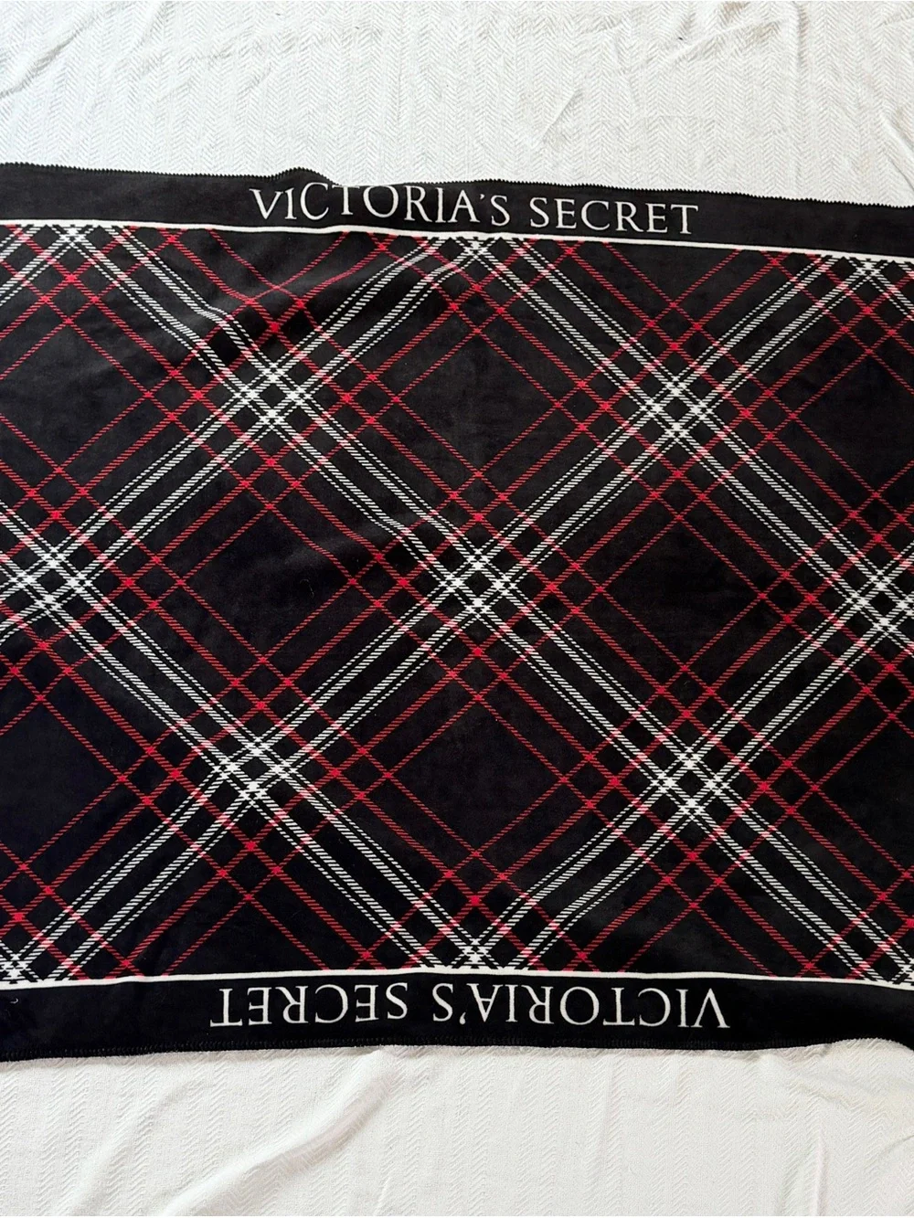Victoria’s Secret Buffalo Plaid Sherpa Plush Blanket holiday limited edition